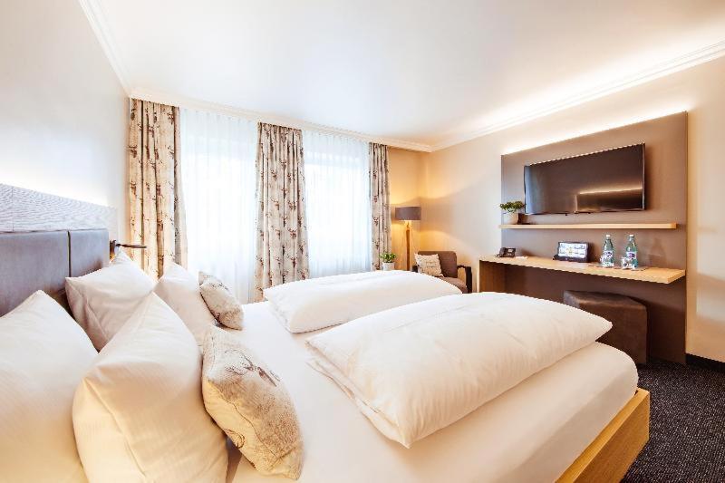 Landgasthof Hotel Gentner Nuremberg Room photo