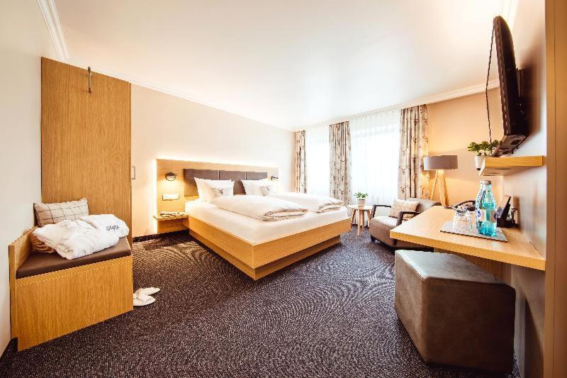Landgasthof Hotel Gentner Nuremberg Room photo